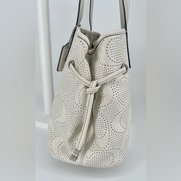 Coach style F21938 - Picture 3 of 10